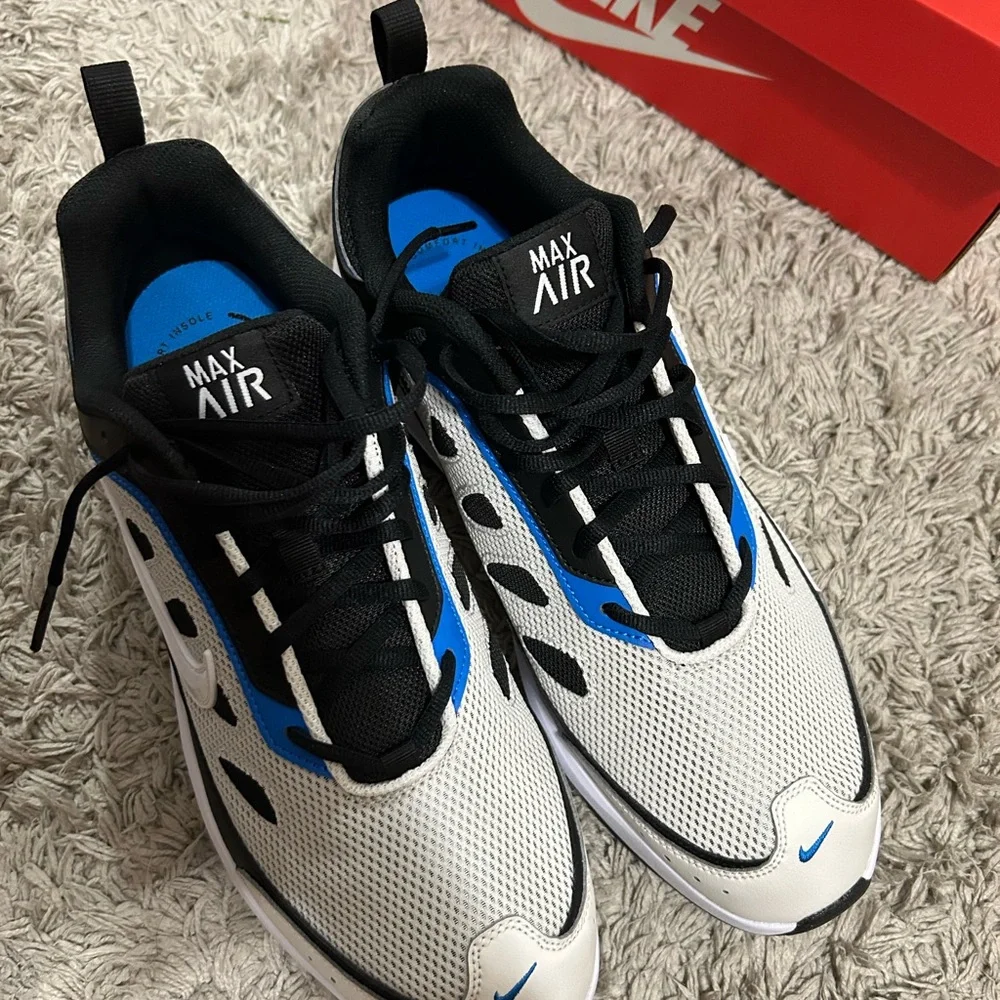 Nike Men's Black/White/Blue Mesh Athletic Air Sole Sneakers - Picture 3 of 7